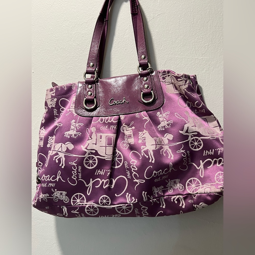 COACH Stage Coach Handbag, Beautiful condition, Purple inside, lots of pockets - Picture 3 of 14